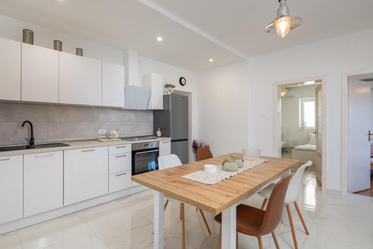 Blue Lagoon Beach Apartments ドゥギ・ラット エクステリア 写真